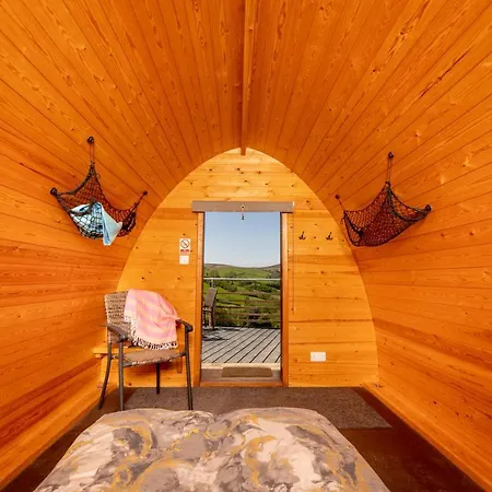 Ty Grug Pods Hotel Bryngwyn Exterior photo